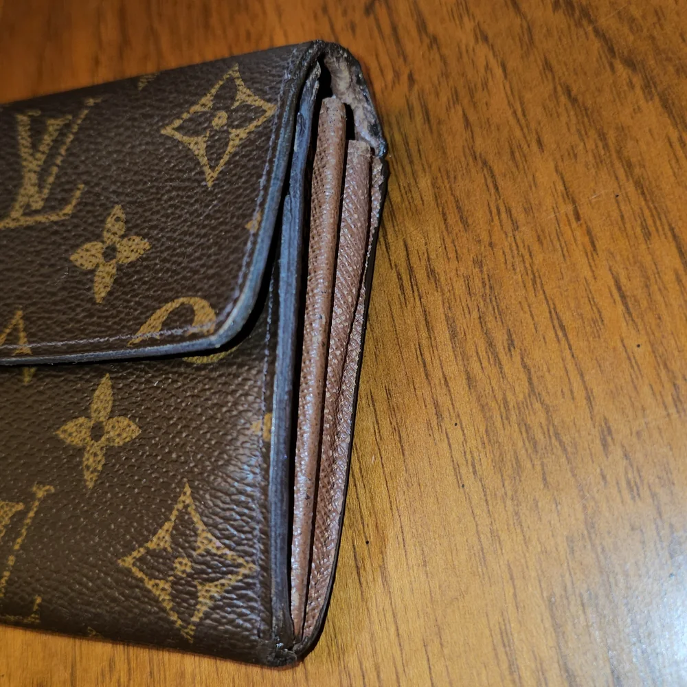 LOUIS VUITTON Luxury Brown Designer Chain Wallet - Picture 7 of 16